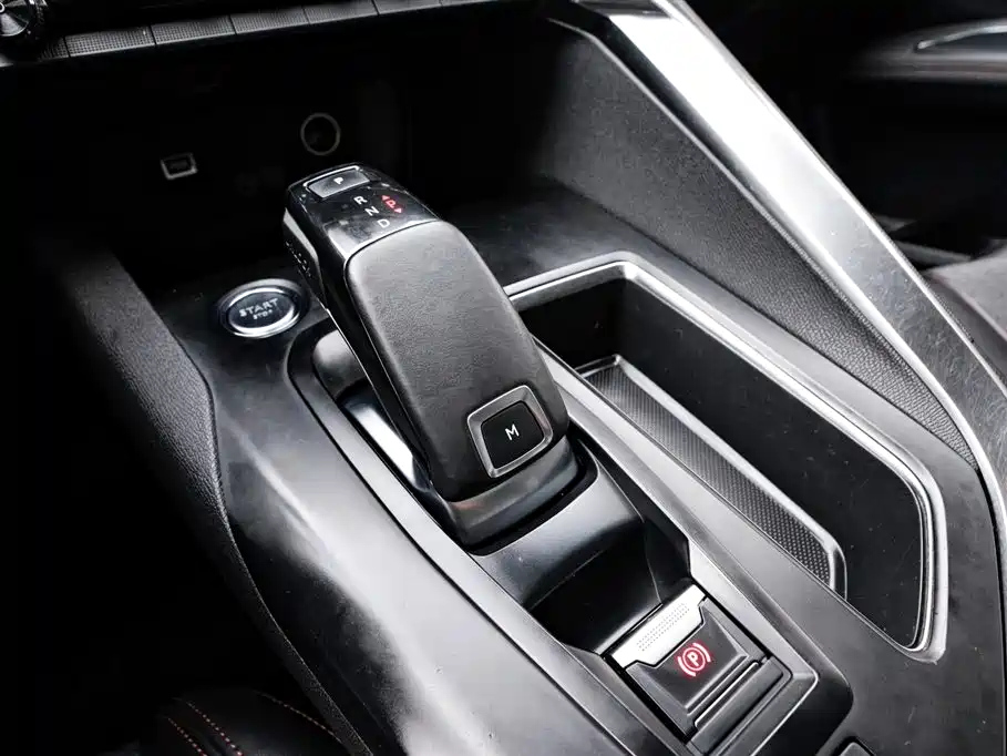 PEUGEOT 5008 2019