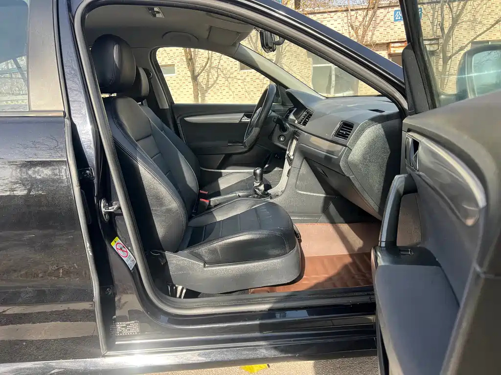 VOLKSWAGEN LAVIDA 2013