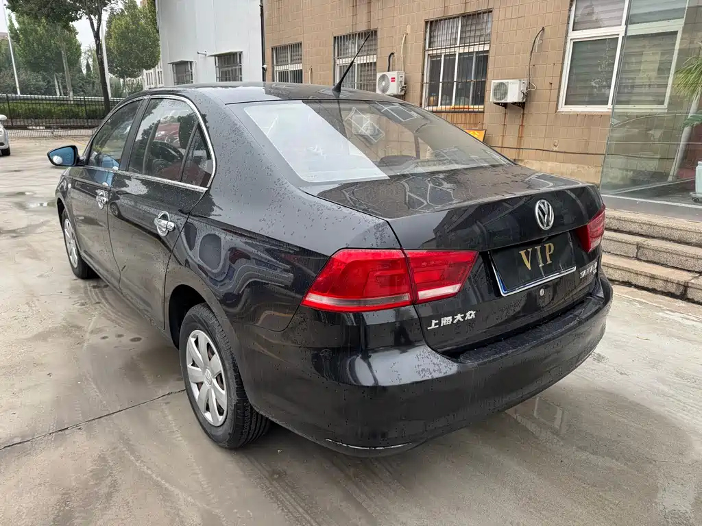 VOLKSWAGEN SANTANA 2016