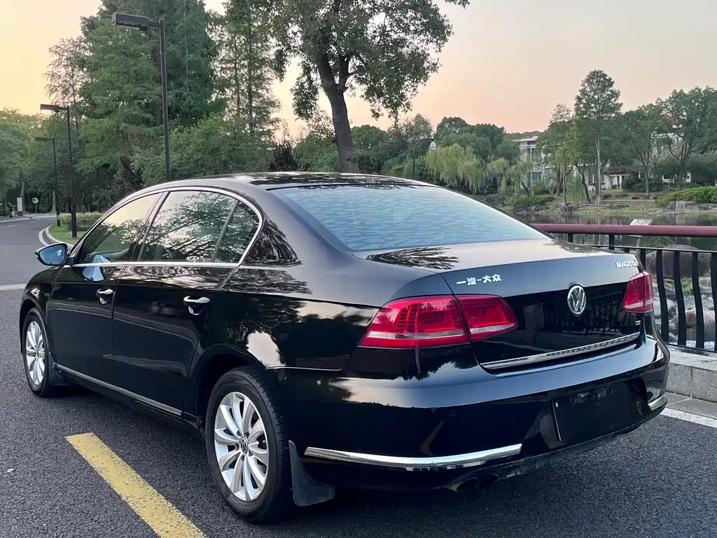 VOLKSWAGEN MAGOTAN 2012