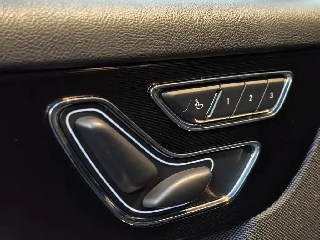 LINCOLN ADVENTURER 2021