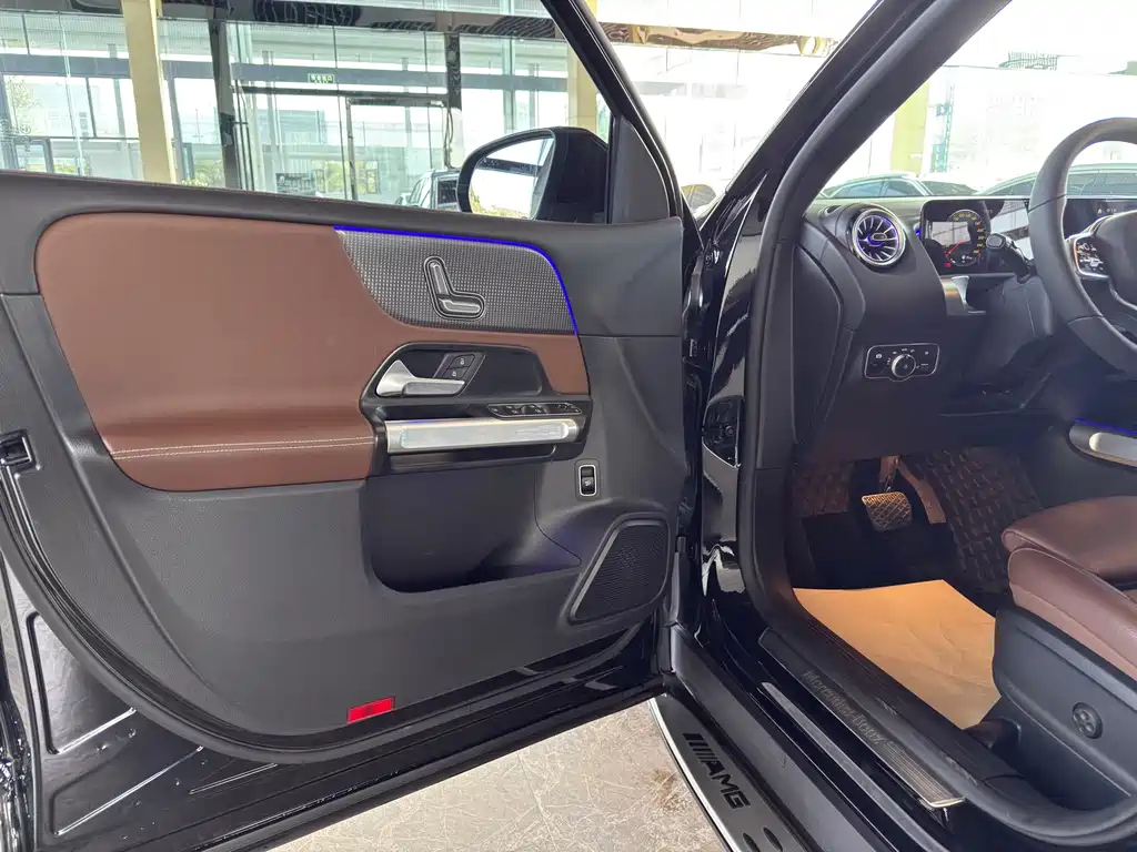 MERCEDES BENZ GLB 2023