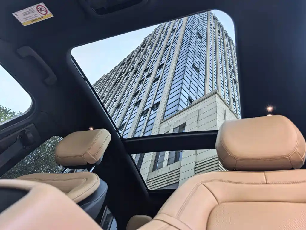 LINCOLN ADVENTURER 2022