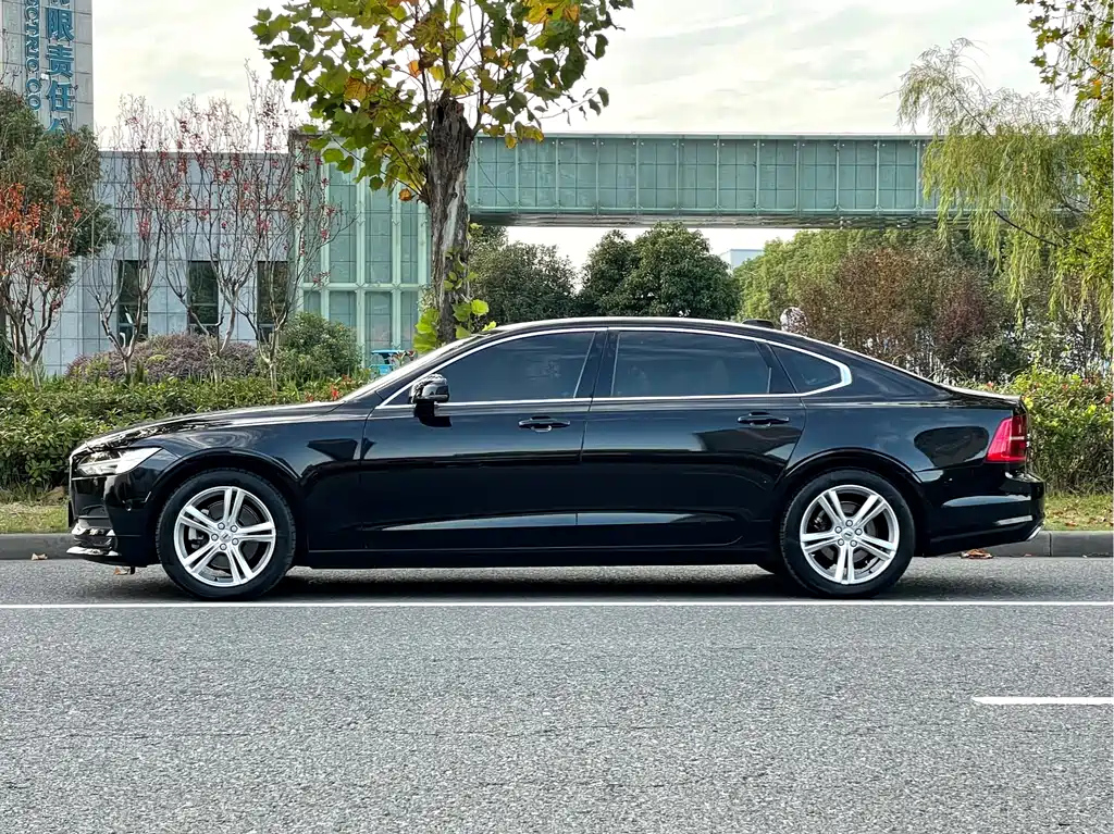 VOLVO S90 2017