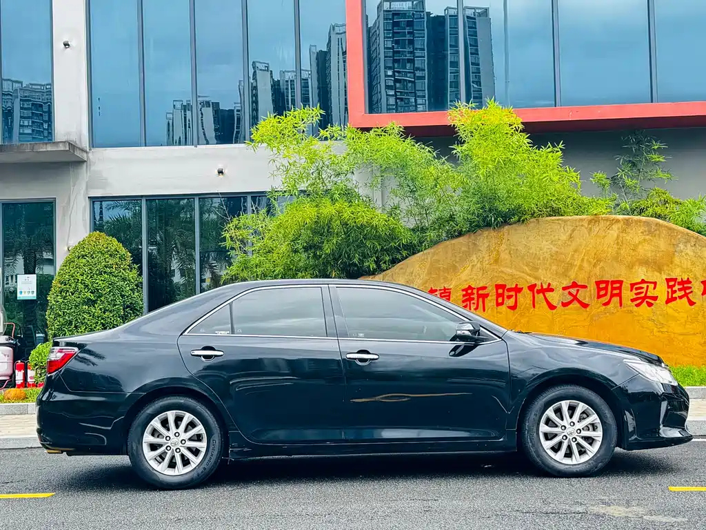 TOYOTA CAMRY 2015