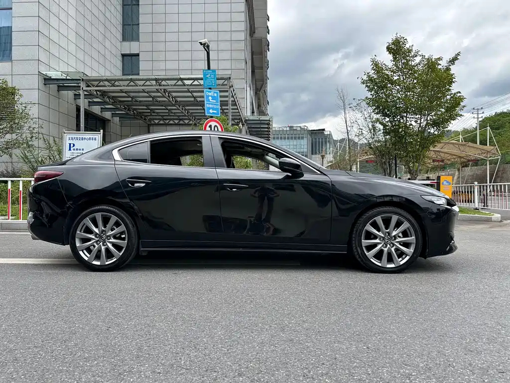MAZDA 3 AXELA 2023