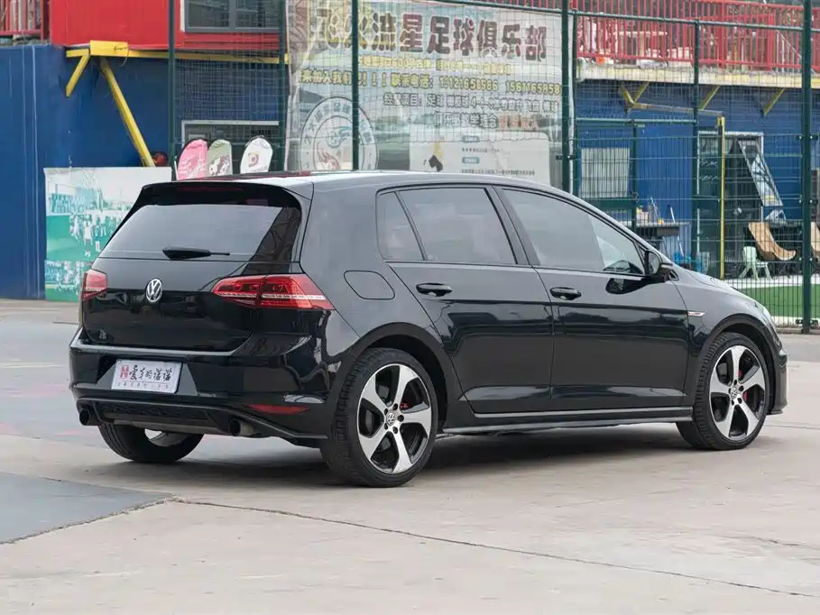 VOLKSWAGEN GOLF GTI 2016