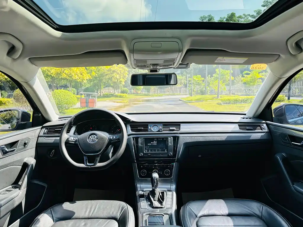 VOLKSWAGEN PASSAT 2018