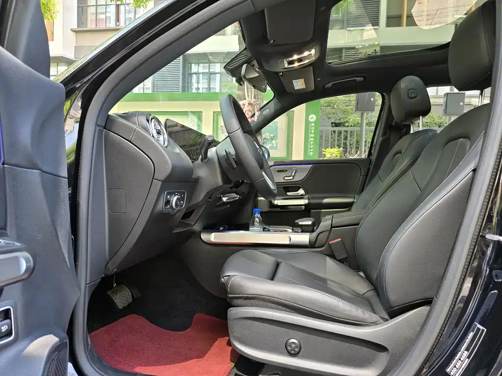 MERCEDES BENZ GLB 2023