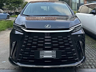 LEXUS LM  2023