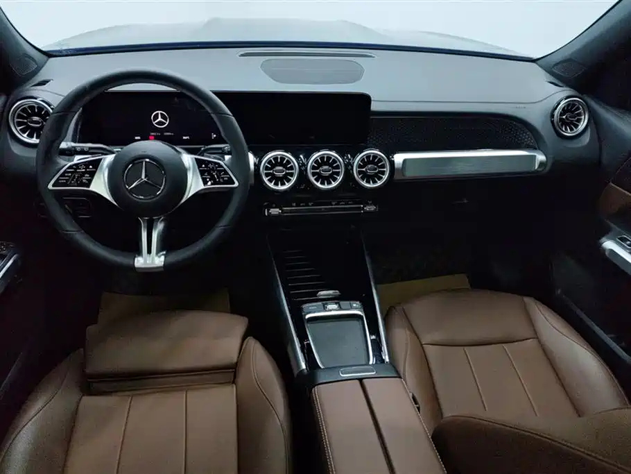 MERCEDES BENZ GLB 2024