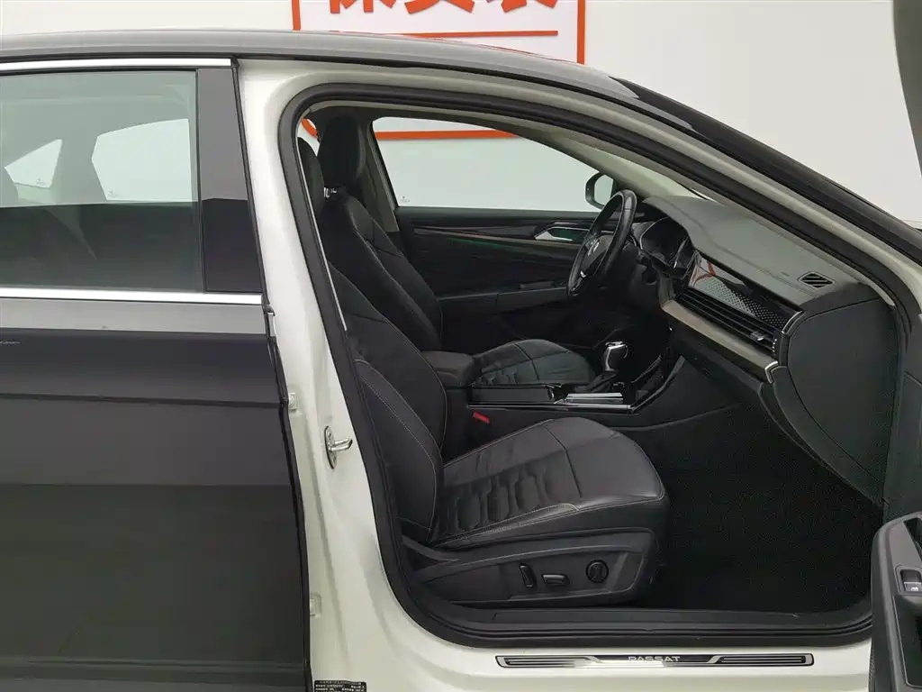 VOLKSWAGEN PASSAT 2020