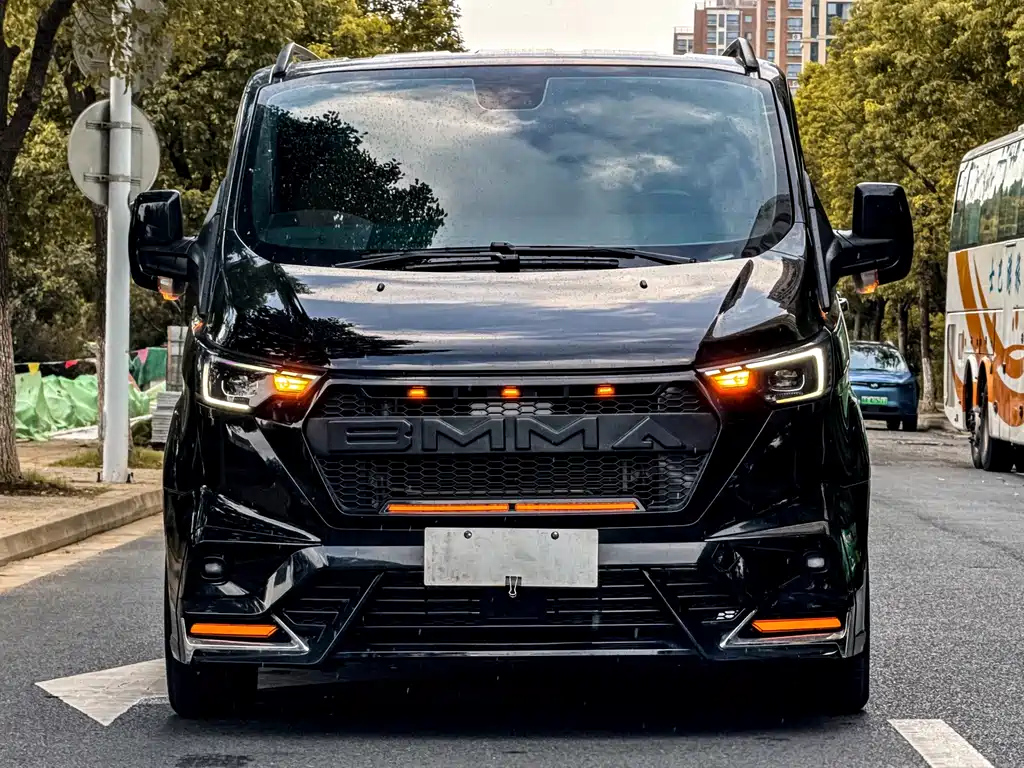 FORD TOUREO 2024