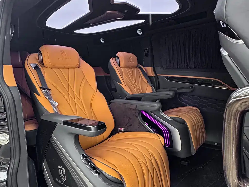 FORD TOUREO 2024