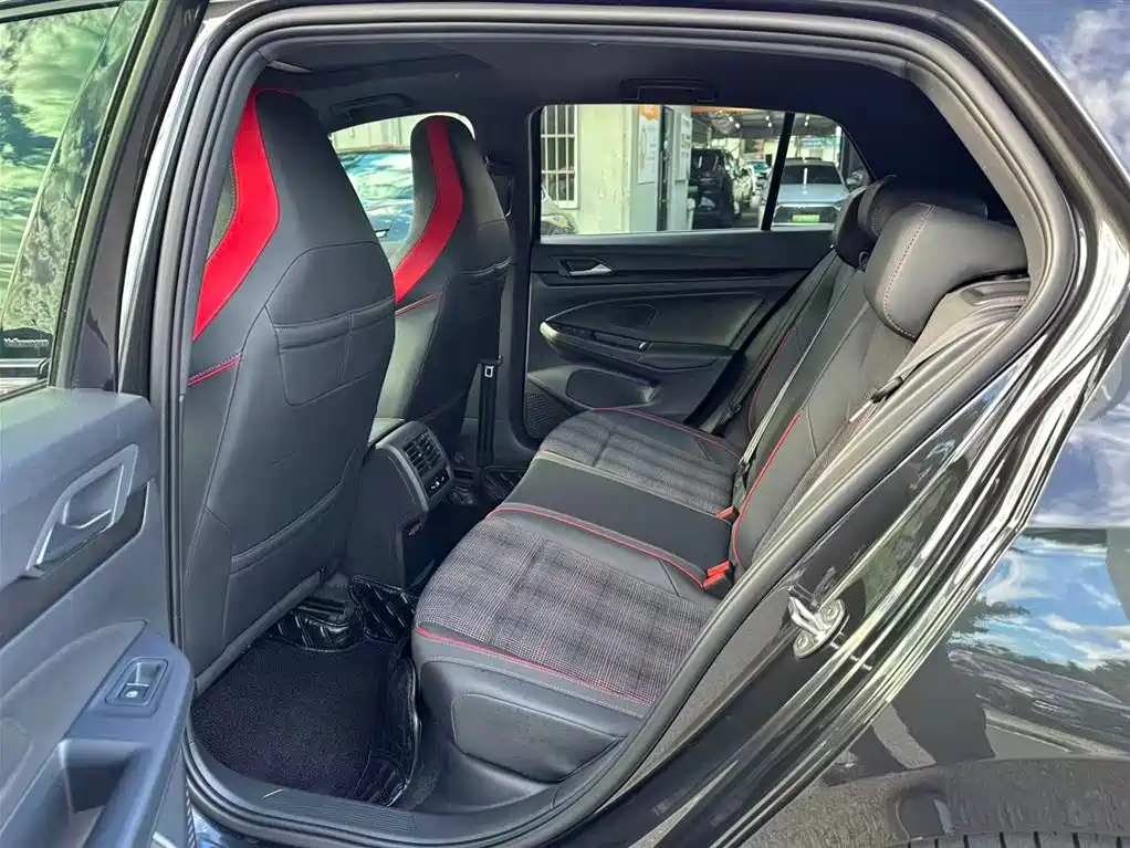 VOLKSWAGEN GOLF GTI 2022