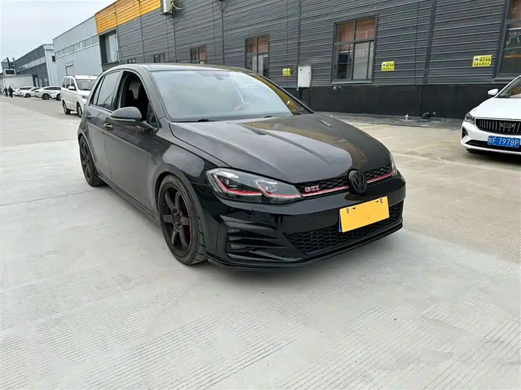 VOLKSWAGEN GOLF GTI 2016