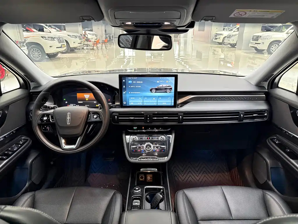 LINCOLN ADVENTURER 2021