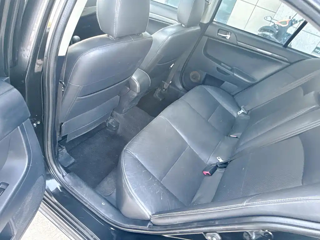 MITSUBISHI LANCER EX 2011