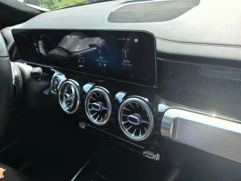 MERCEDES BENZ GLB 2020