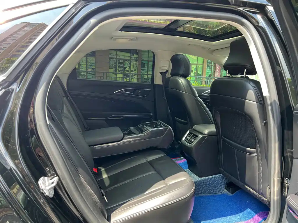 FORD TAURUS 2019