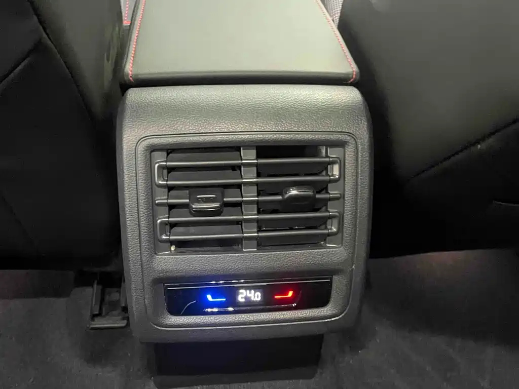 VOLKSWAGEN GOLF GTI 2021
