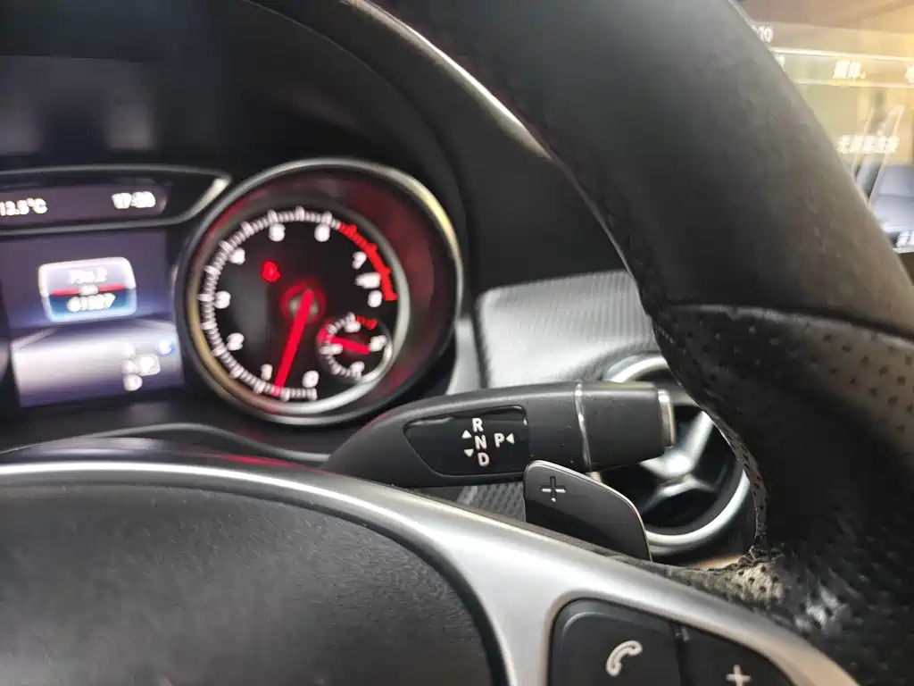 MERCEDES BENZ GLA 2021