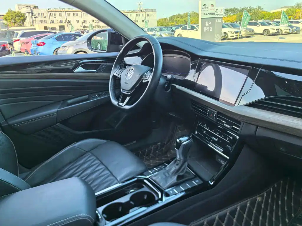 VOLKSWAGEN PASSAT 2020