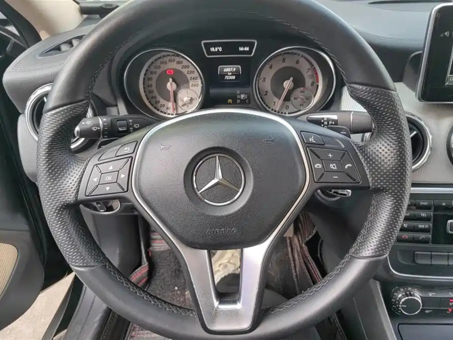 MERCEDES BENZ GLA 2016