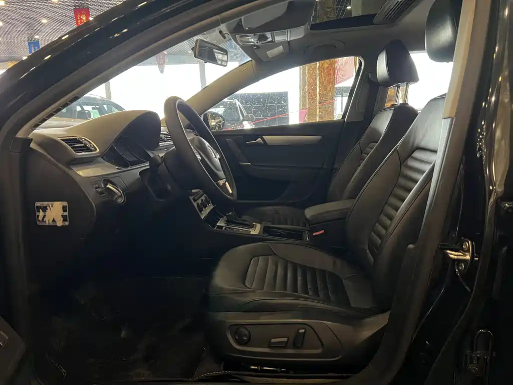 VOLKSWAGEN MAGOTAN 2015