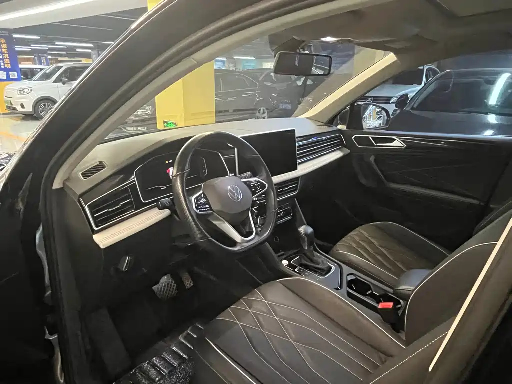 VOLKSWAGEN TIGUAN L 2023