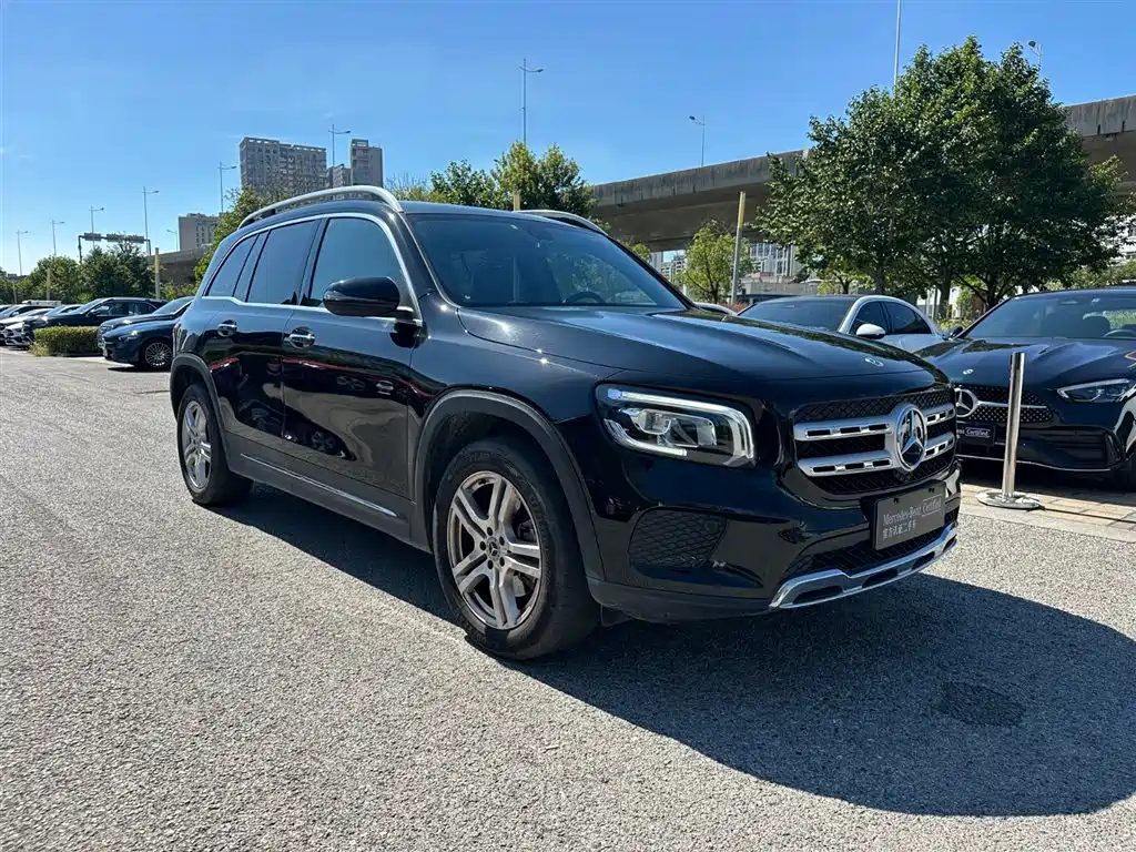 MERCEDES BENZ GLB 2023