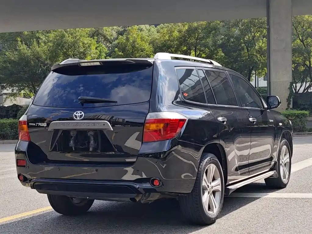 TOYOTA HIGHLANDER 2011