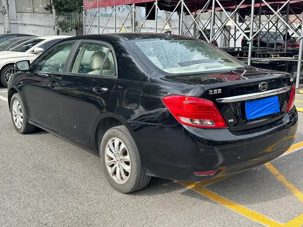 BYD SURUI 2014