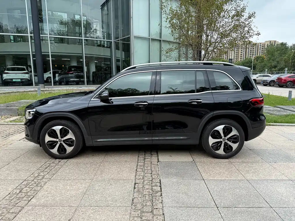 MERCEDES BENZ GLB 2023