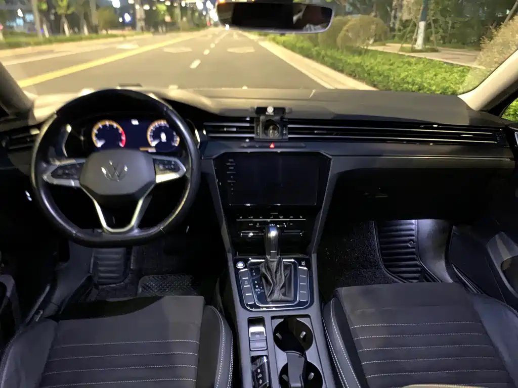 VOLKSWAGEN MAGOTAN 2020