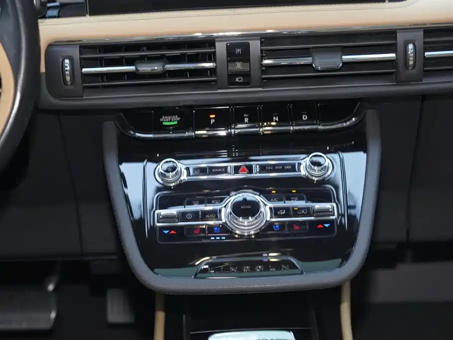 LINCOLN ADVENTURER 2022