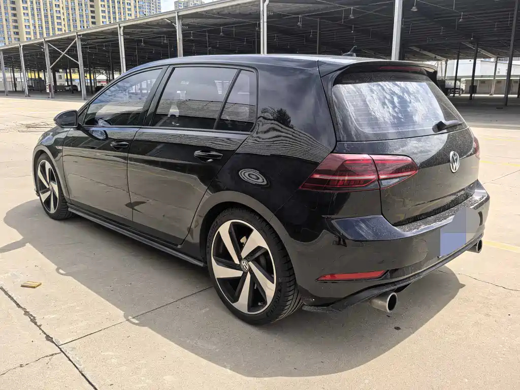 VOLKSWAGEN GOLF GTI 2019