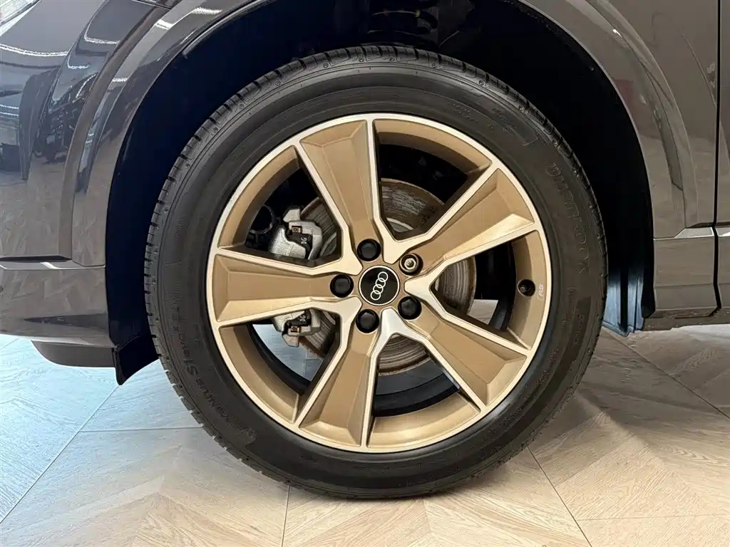 AUDI Q2L 2025