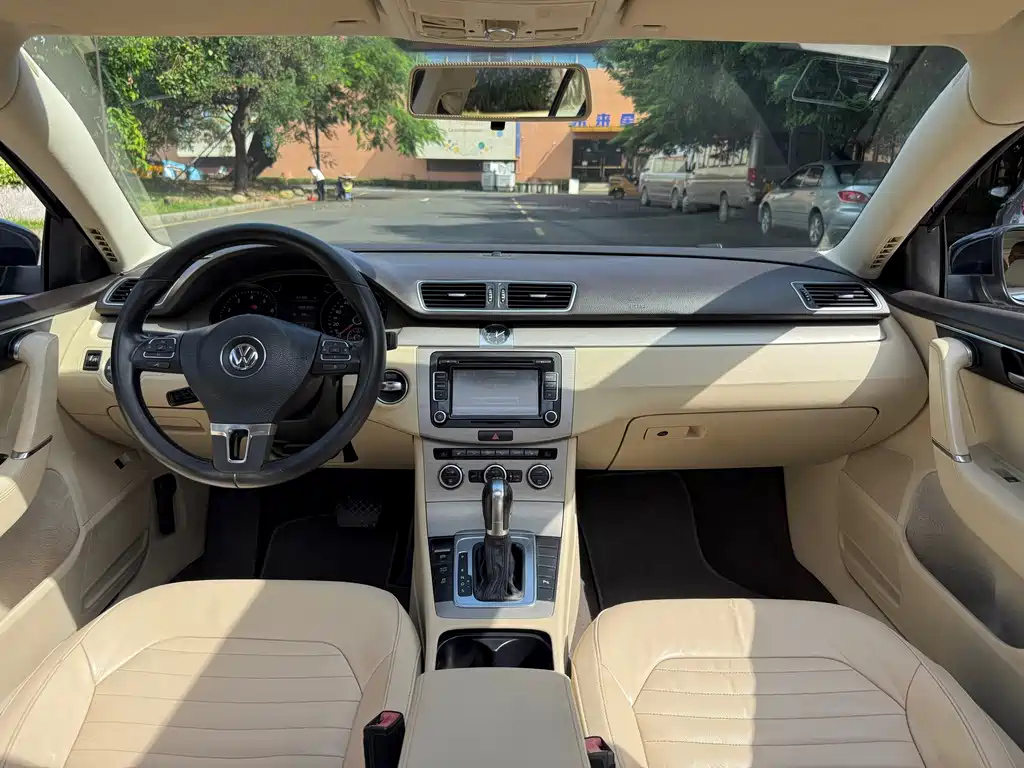 VOLKSWAGEN MAGOTAN 2013