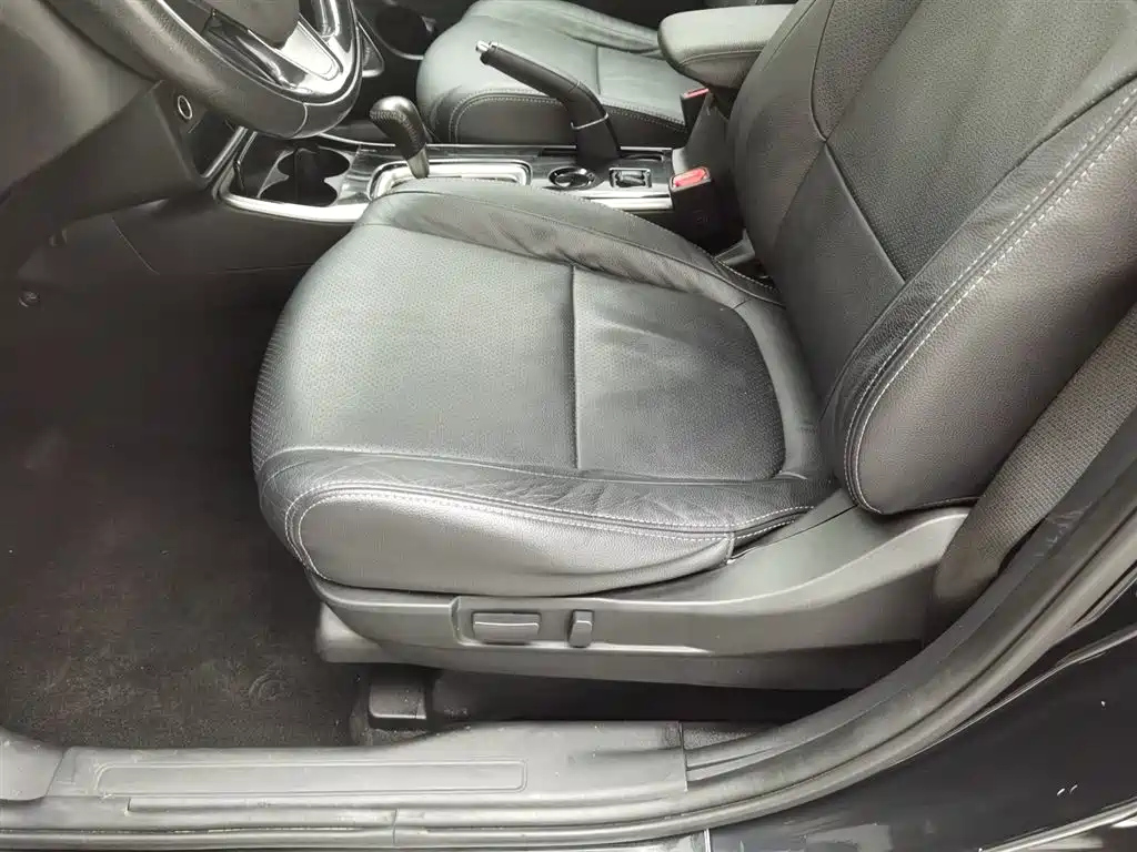 MITSUBISHI OUTLANDER 2018
