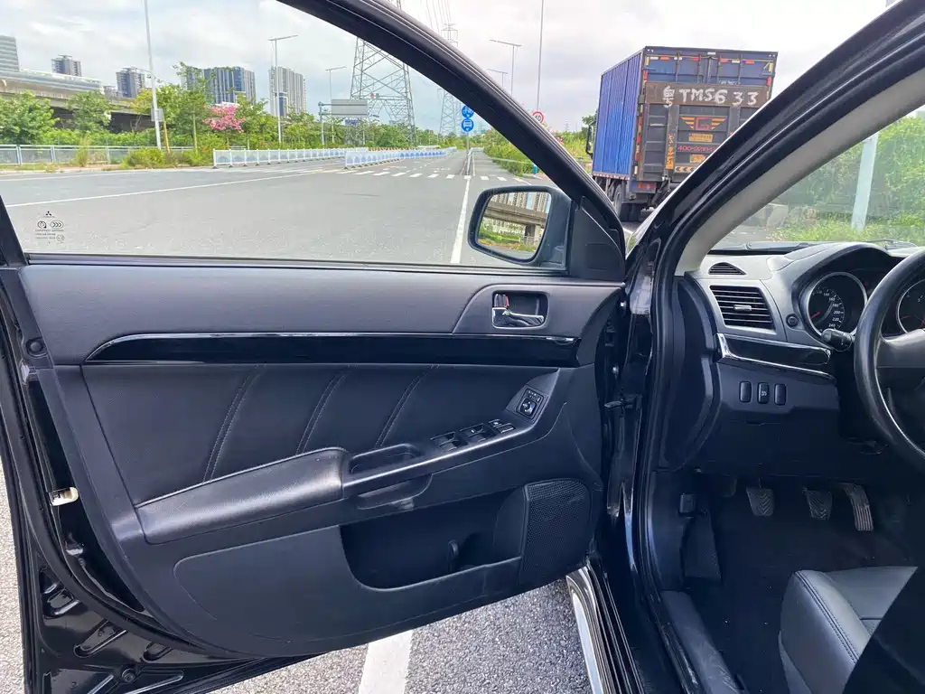 MITSUBISHI LANCER EX 2014