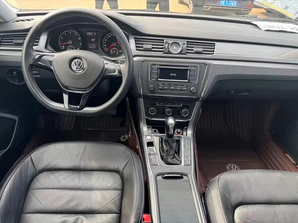 VOLKSWAGEN PASSAT 2018