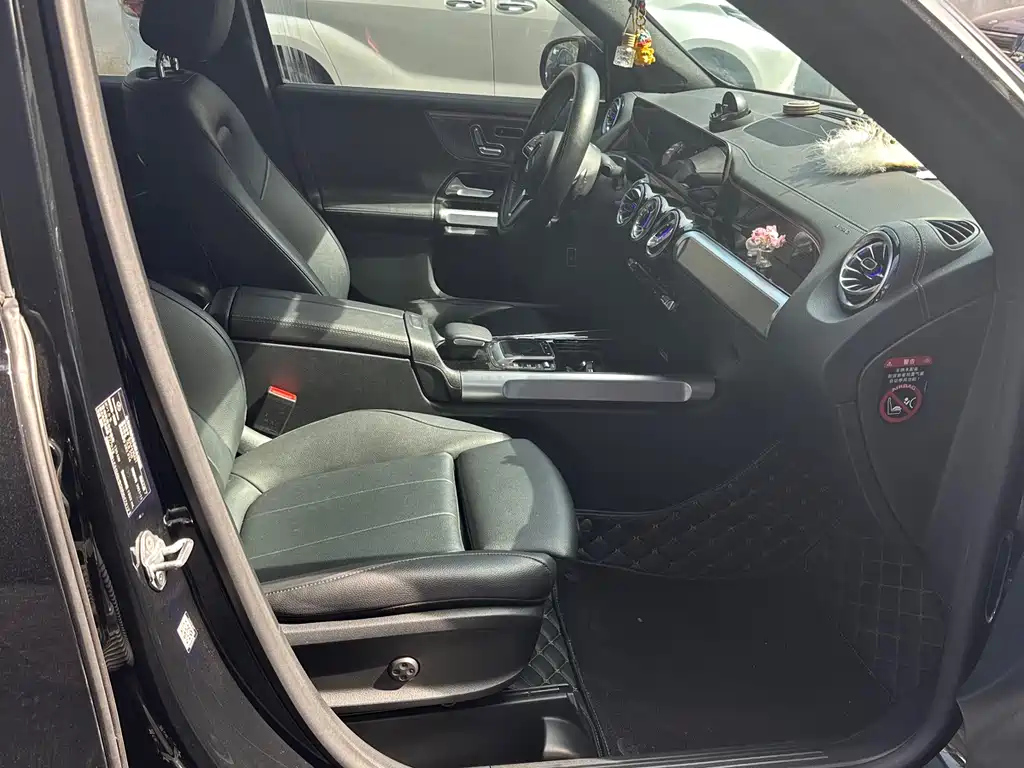 MERCEDES BENZ GLB 2022