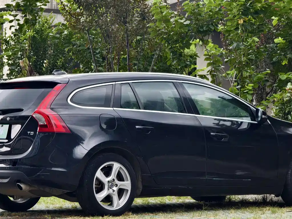 VOLVO V60 2013