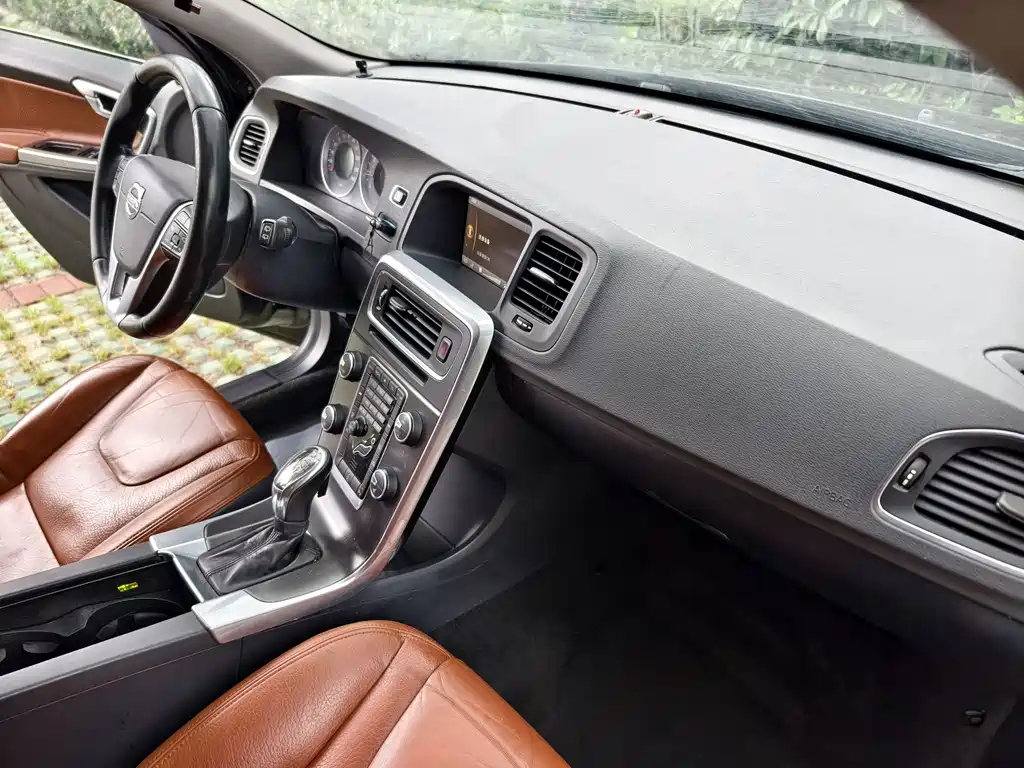 VOLVO V60 2013