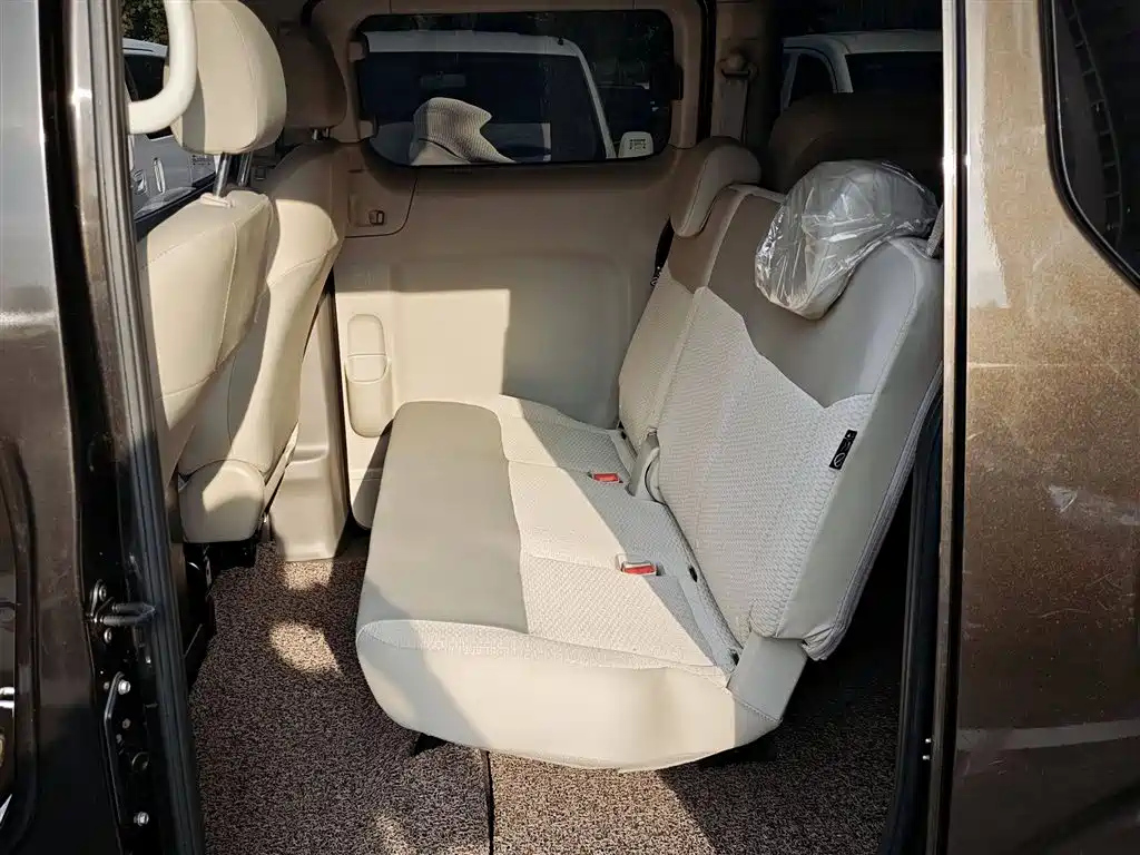 NISSAN NV200 2016