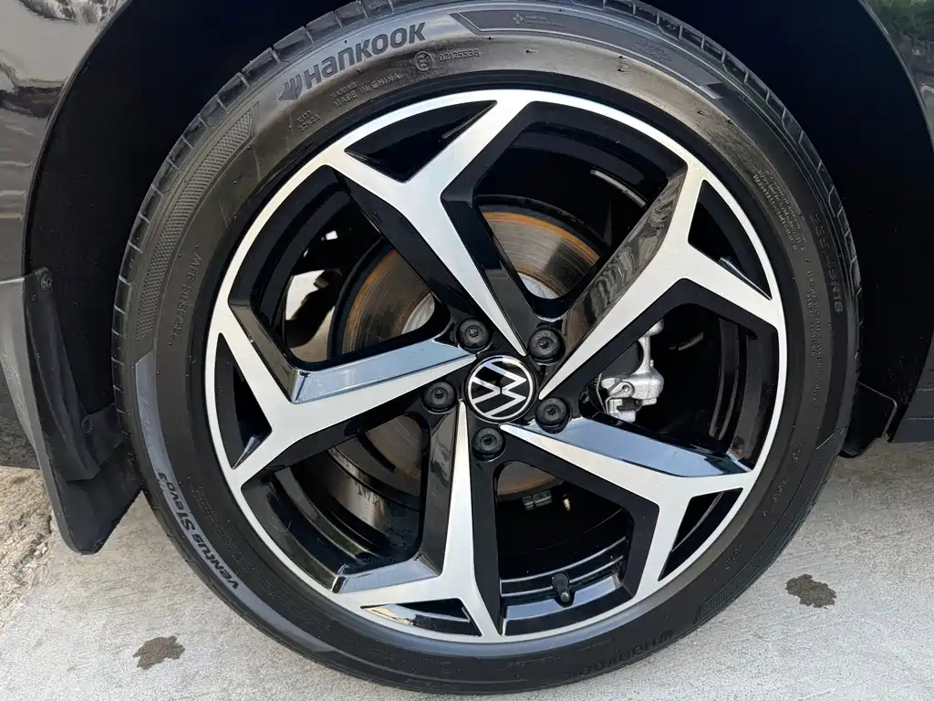 VOLKSWAGEN PASSAT 2024