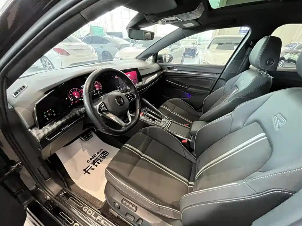 VOLKSWAGEN GOLF 2021