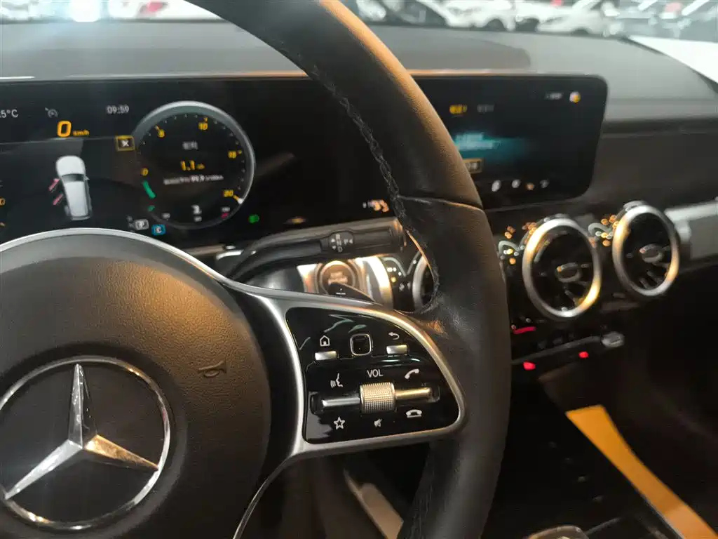 MERCEDES BENZ GLB 2020