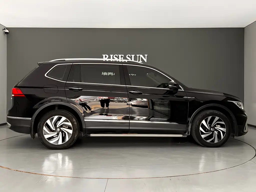 VOLKSWAGEN TIGUAN L 2023